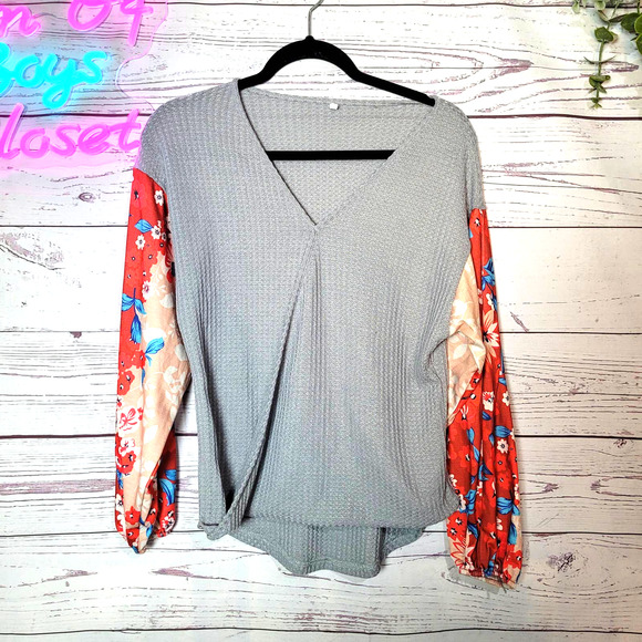 Boutique Sweaters - Boutique Gray Floral Sleeve Boho Waffle Knit V-Neck Pullover Sweater Woman Small